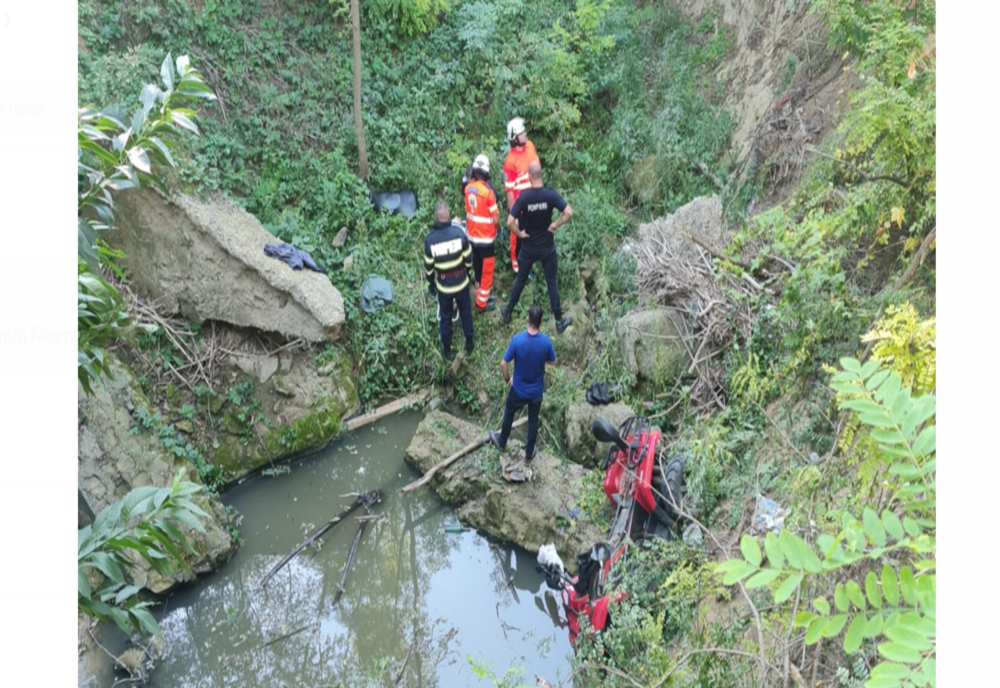 O femeie a căzut cu ATV-ul într-o râpă adâncă de 10 metri