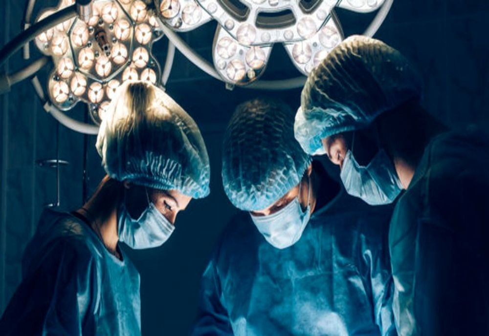 Un bărbat din Neamț a primit un rinichi de la soția sa. Operația de transplant a avut loc la Iași