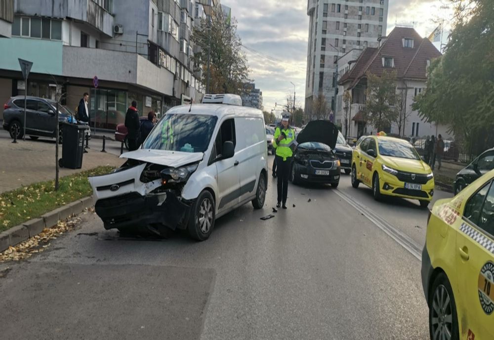 Accident rutier în Iași: o victimă a fost transportată la spital