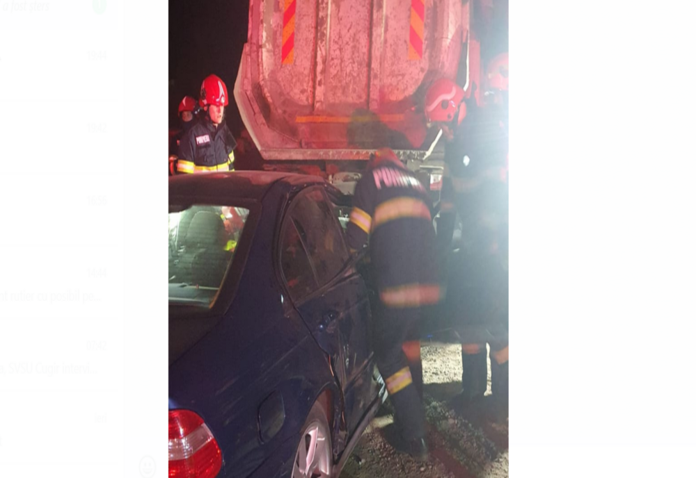 ACCIDENT GRAV în Iași. Un autoturism s-a izbit violent de o basculantă