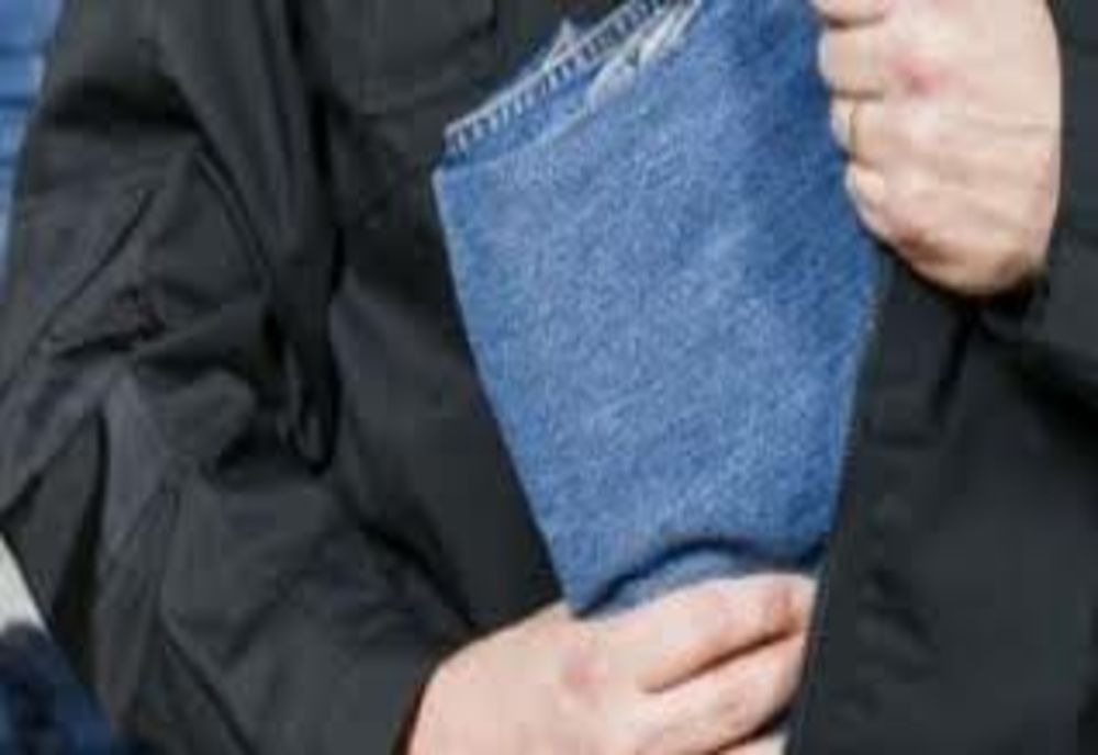 În arest după ce a furat haine dintr-un magazin