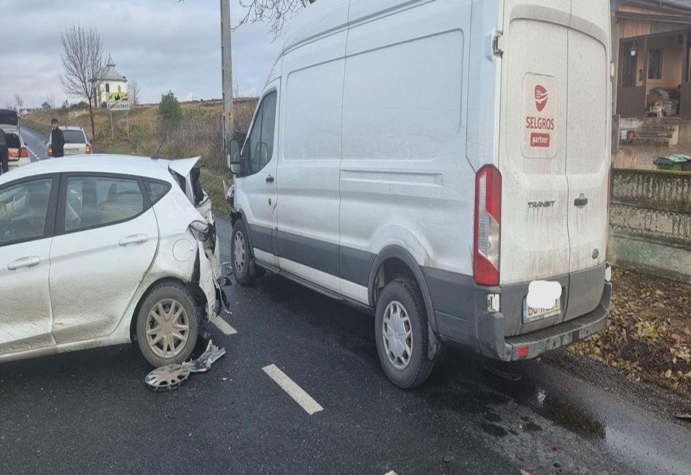 Foto: Accident cu trei autovehicule implicate, pe DN2E85, la ieșire din Potârnichești
