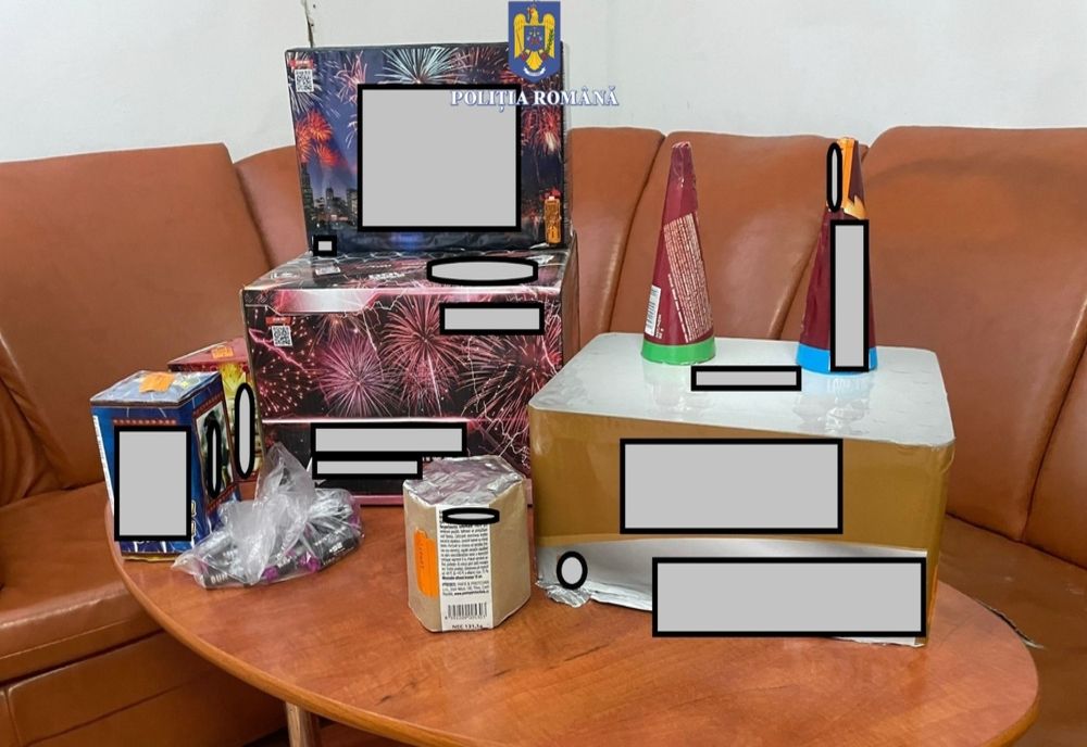Peste 30 de kilograme de ARTICOLE PIROTEHNICE, confiscate de polițiști