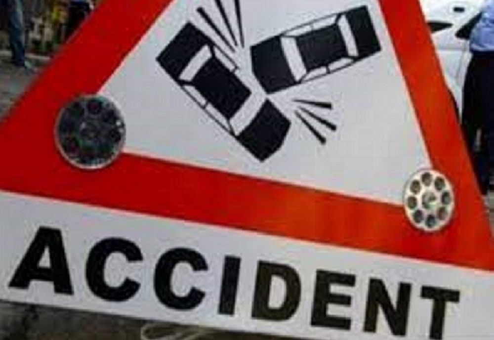 Accident rutier la Bălțați, între un microbuz și un autoturism