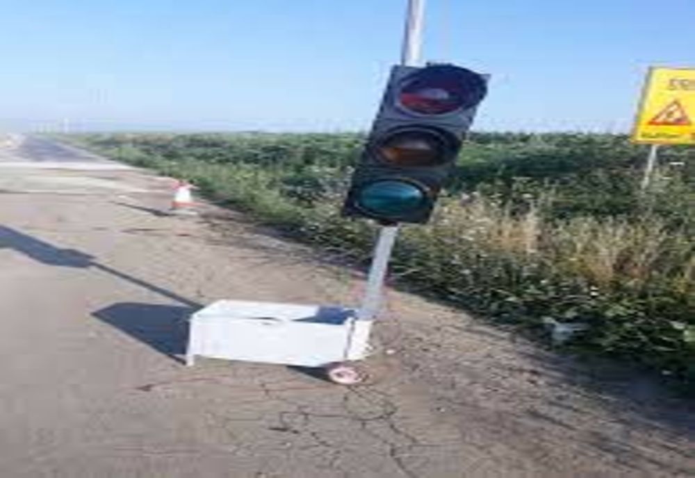 Au lăsat mai multe semafoare fără baterii