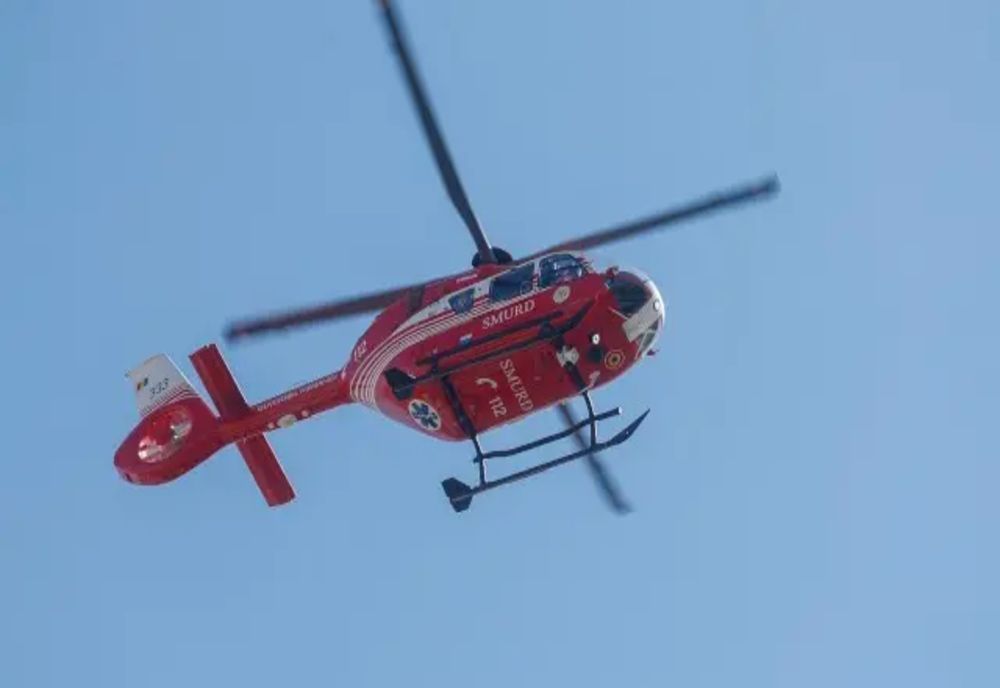 Bebeluș de 4 luni, în comă, transportat pe calea aerului la Iași