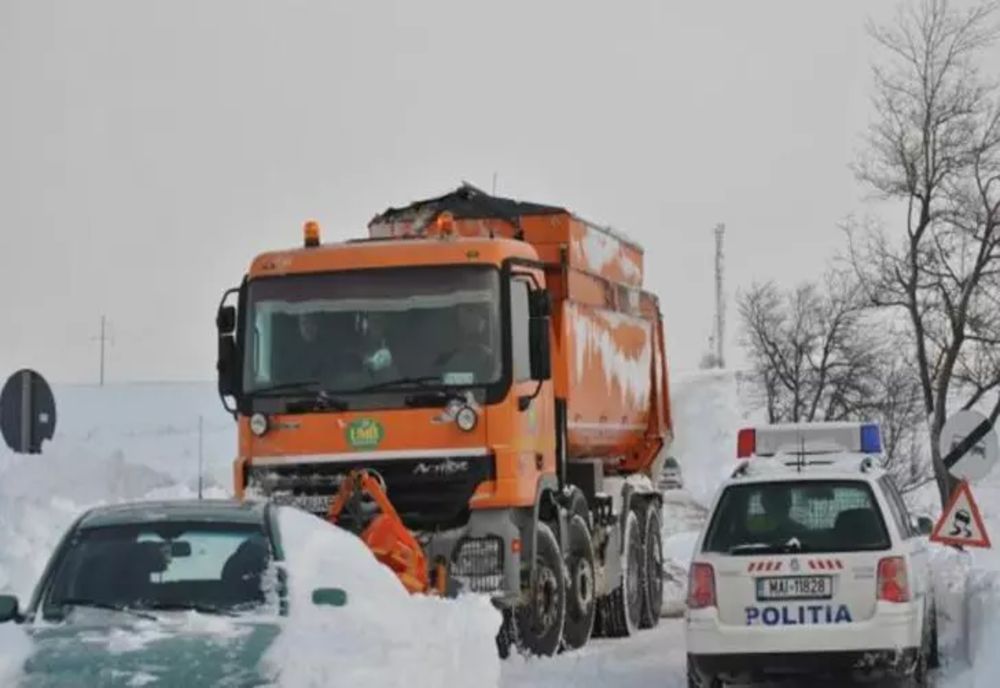 655 persoane au rămas blocate în mașinile înzăpezite în județele afectate de codul de ninsoare și viscol