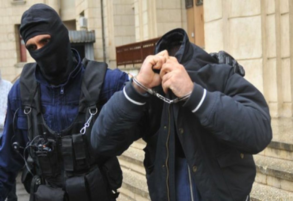 Proxenet condus la închisoare