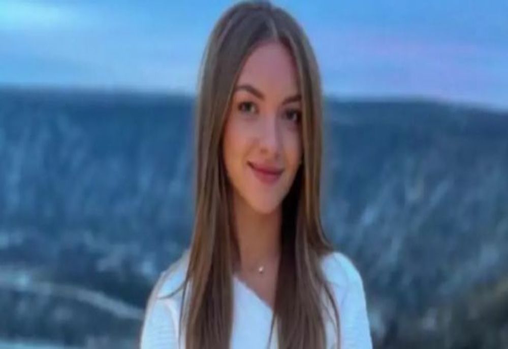 Polițistă rămasă în funcție timp de 3 ani, după ce a furat haine dintr-un mall. Hoția comisă a doua zi după ce a primit legitimația de agent