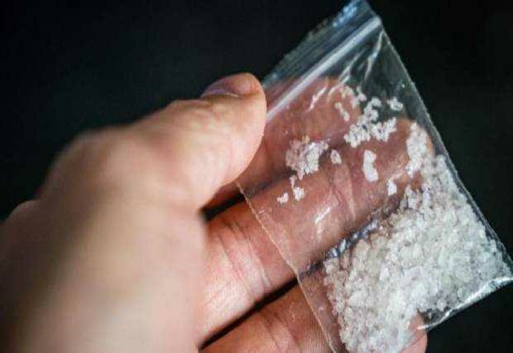 Droguri vândute la petreceri în Iași. Un DJ împărțea marfa chiar în timp ce punea muzică