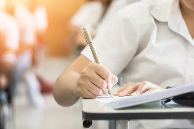 Examenul de medic specialist se schimbă din 2026. Subiecte unice în toată țara și probă scrisă organizată simultan