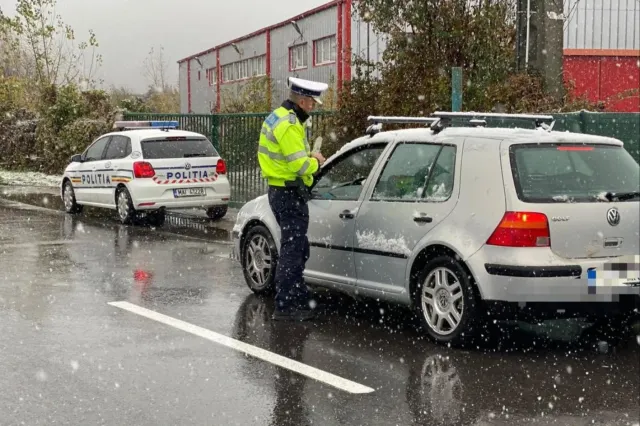 Polițist achitat de purtare abuzivă, condamnatul pentru ultraj plătește daune morale