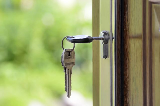 Casa visurilor, transformată în proces: un cumpărător din Iași luptă pentru daune după descoperirea unor vicii ascunse