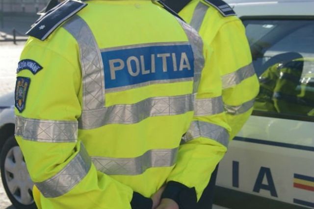 Codul Rutier 2026. Ai voie să treci pe roșu dacă mergi cu mașina proporie în spatele ambulanței?