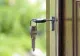 Casa visurilor, transformată în proces: un cumpărător din Iași luptă pentru daune după descoperirea unor vicii ascunse