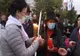 Sute de oameni au ieșit în stradă la Iași în semn de protest față de interzicerea pelerinajului și atingerea raclei cu moaște