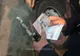 Permis de conducere ascuns în husa telefonului 