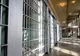 Escrocherie de proporții, direct din penitenciar: sute de oameni, înșelați cu sume uriașe de o mână de deținuți. Ireal cum acționa gruparea