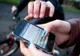 Lăsată fără telefon pe o stradă din Iași