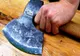 Un bărbat din Iaşi și-a decapitat mama cu un topor