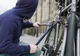A intrat într-un magazin și s-a trezit la ieșire fără bicicletă
