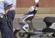 A ieșit la plimbare cu un moped neînmatriculat! Nu avea nici permis