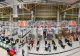 Un mare hypermarket din România renunță la toti casierii. Cumpărătorii vor plăti DOAR la self check-out