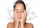 6 greșeli pe care le facem cu toții când ne spălăm pe față, conform dermatologilor