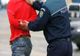 Nu a stat în izolare și i-a scuipat şi înjurat pe polițiști! Acum are dosar penal pentru trei infracțiuni